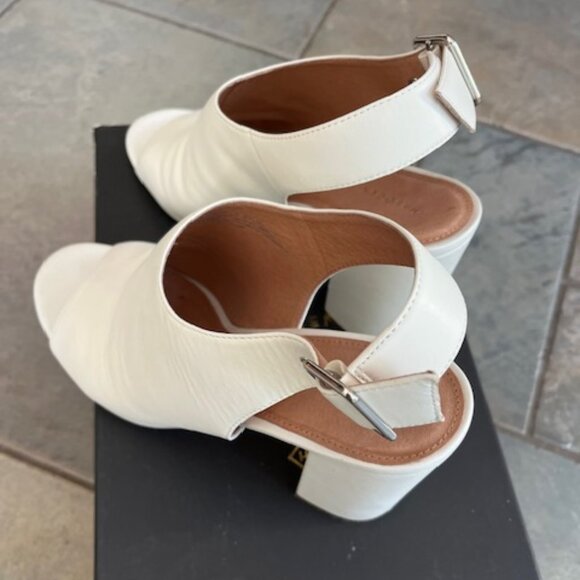 Dina Slide White Leather Sandal (Women) Halogen Size 8.5 M - Picture 5 of 6